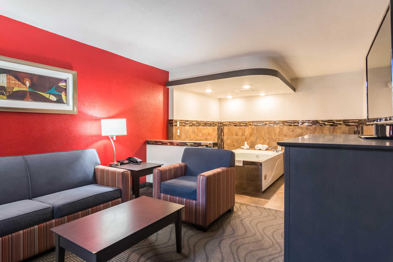Clarion Inn & Suites Russellville I-40