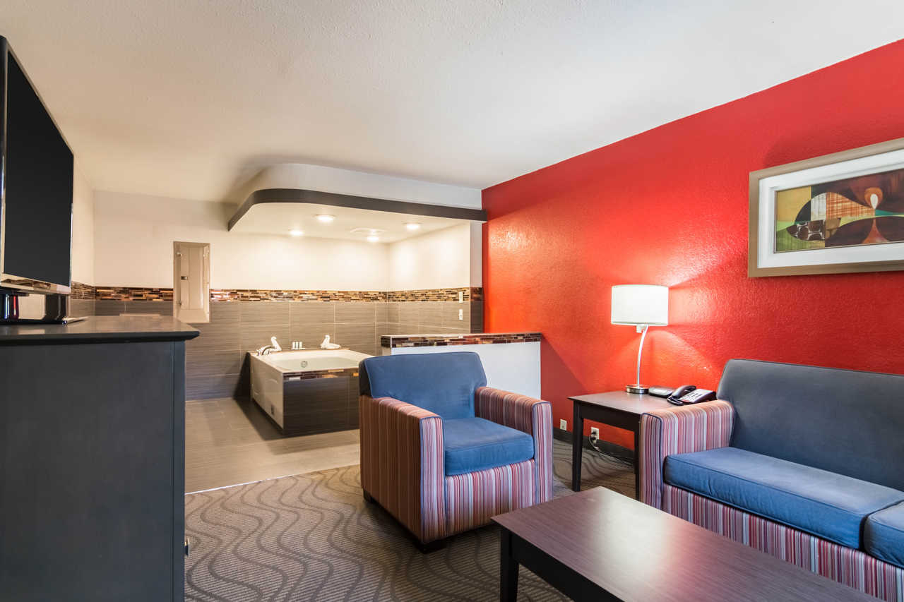Clarion Inn & Suites Russellville I-40