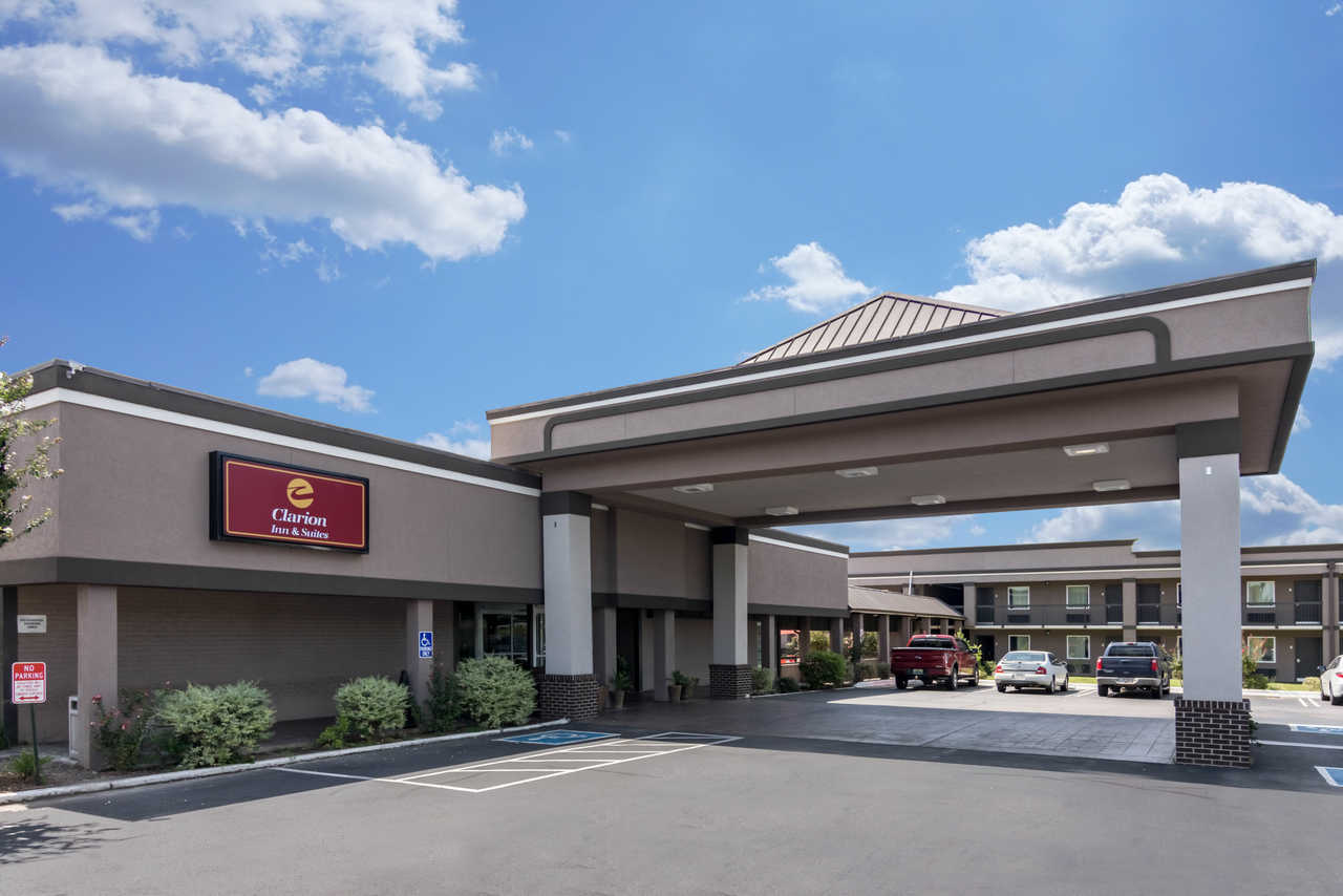 Clarion Inn & Suites Russellville I-40