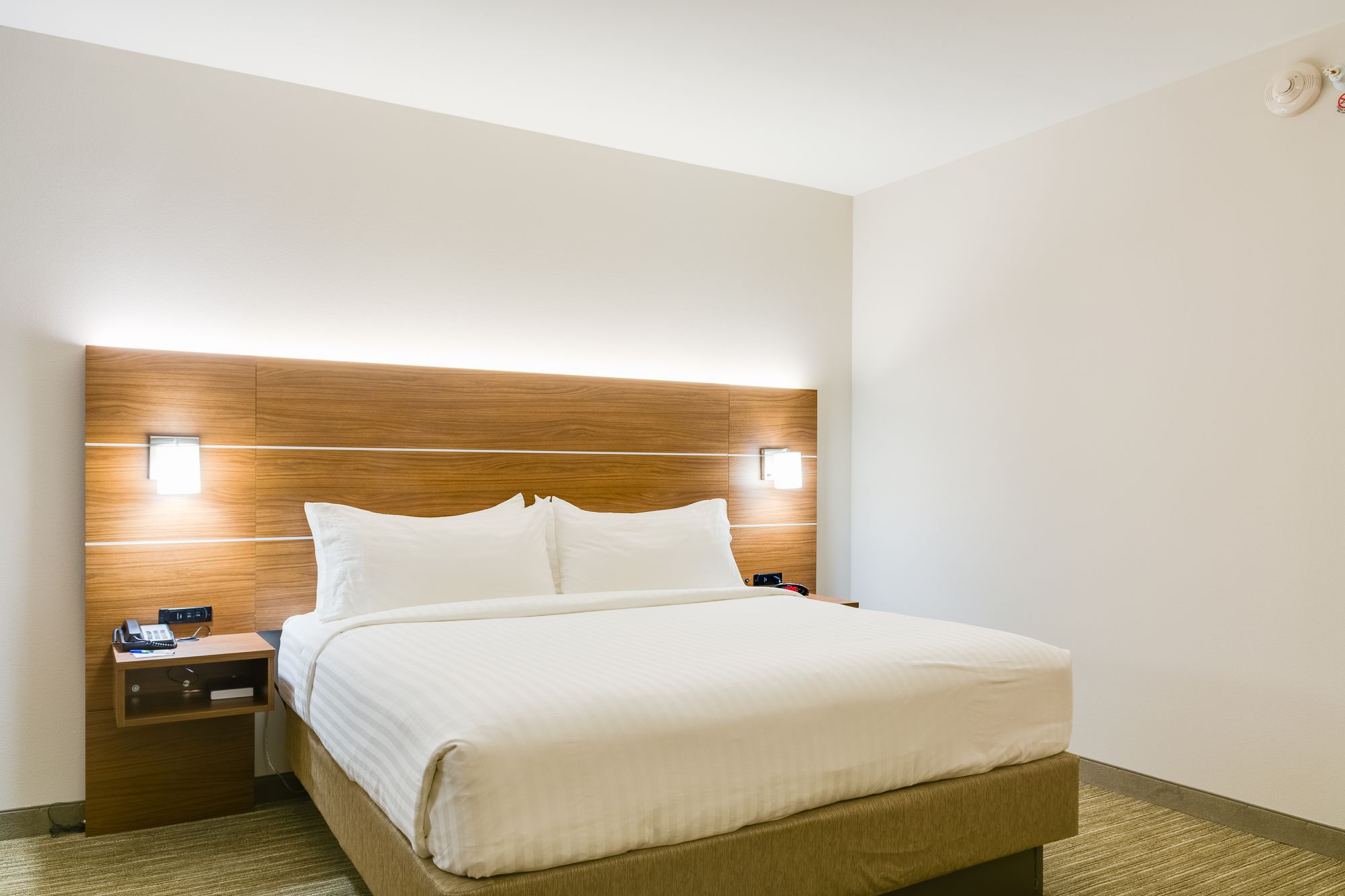 Holiday Inn Express & Suites Russellville