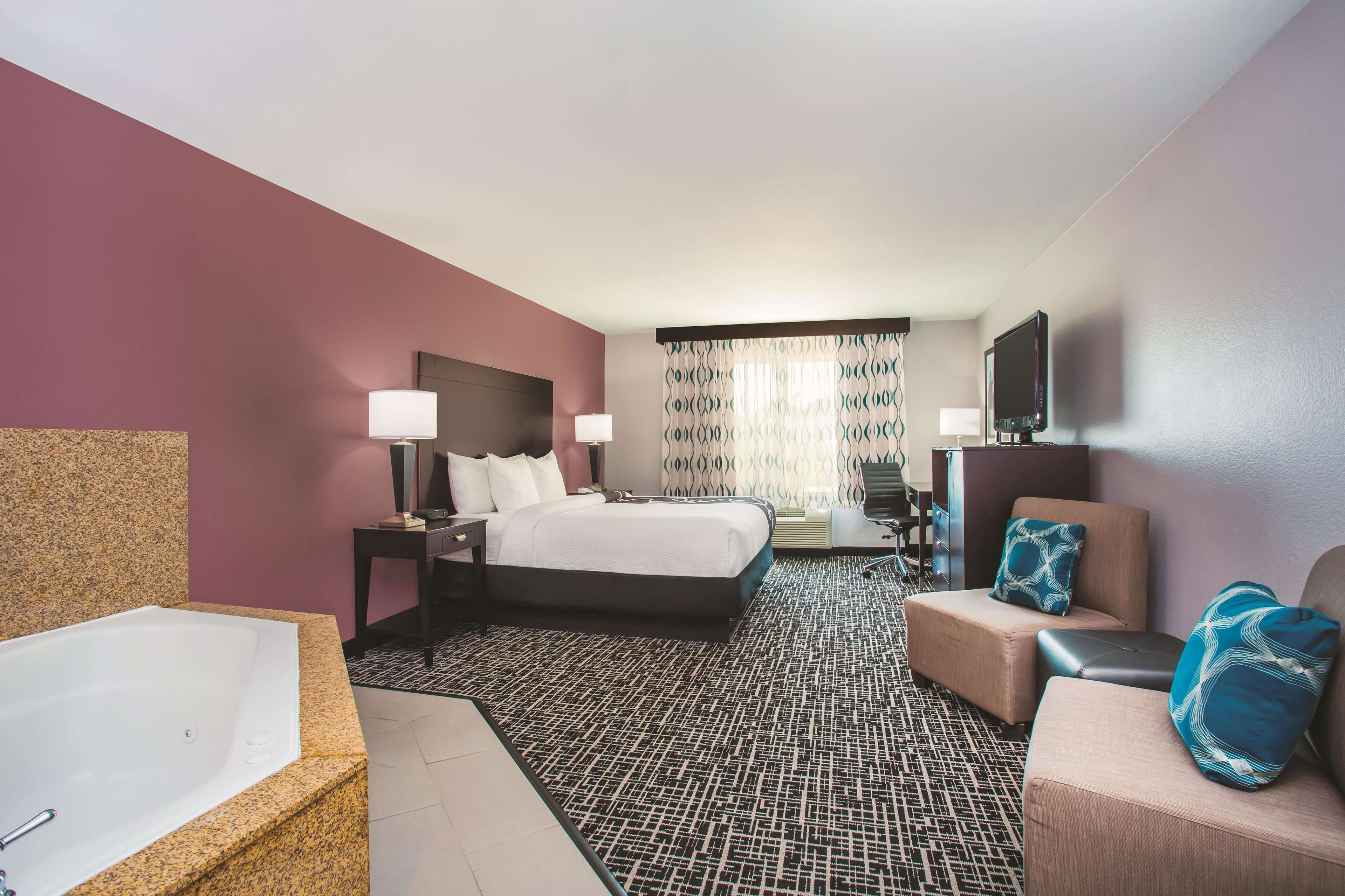 La Quinta Inn & Suites by Wyndham Russellville