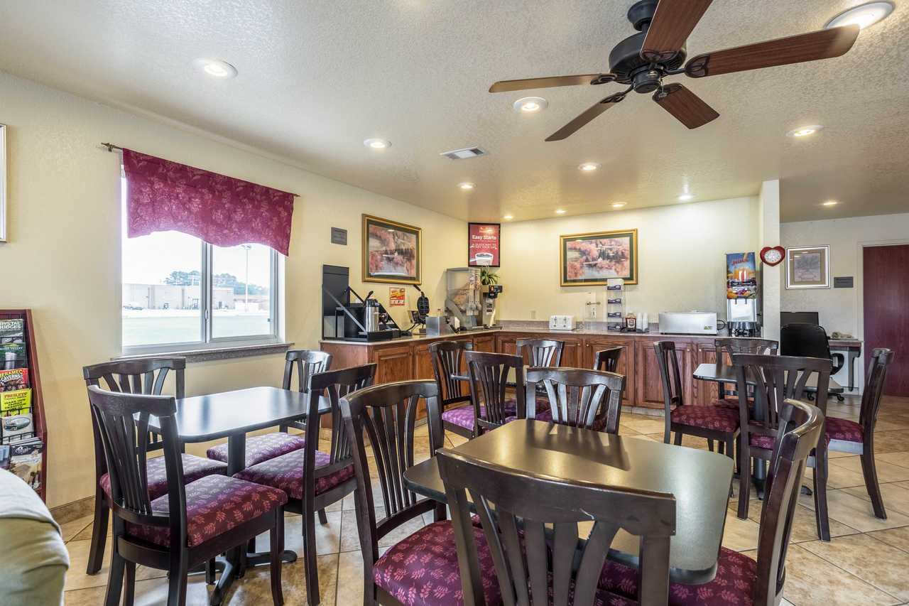 Econo Lodge  Inn & Suites Searcy