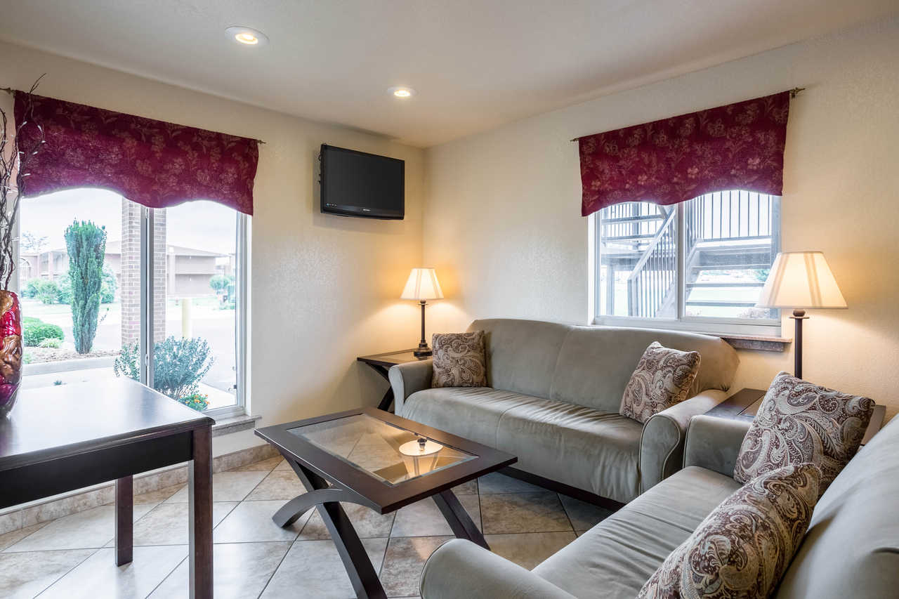 Econo Lodge  Inn & Suites Searcy
