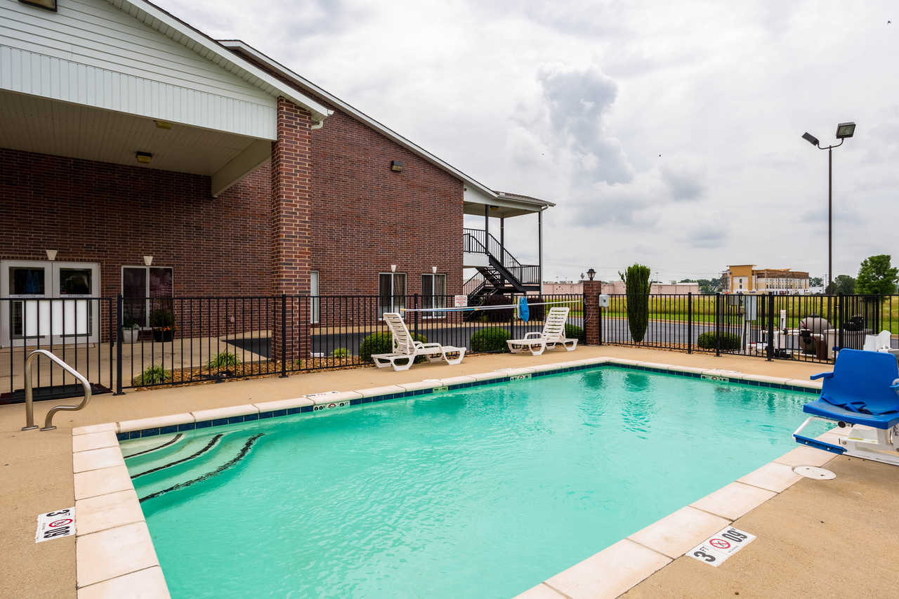 Econo Lodge  Inn & Suites Searcy