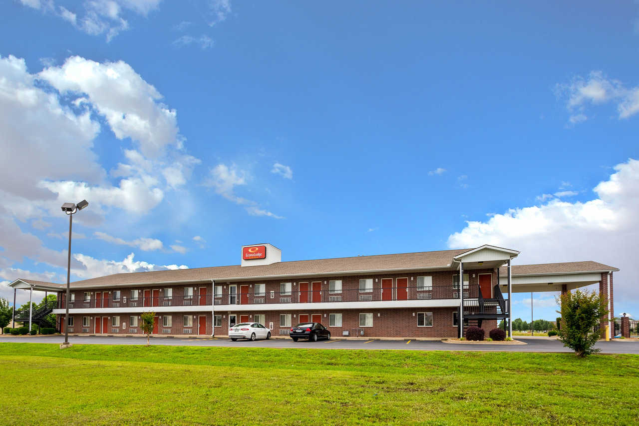Econo Lodge  Inn & Suites Searcy
