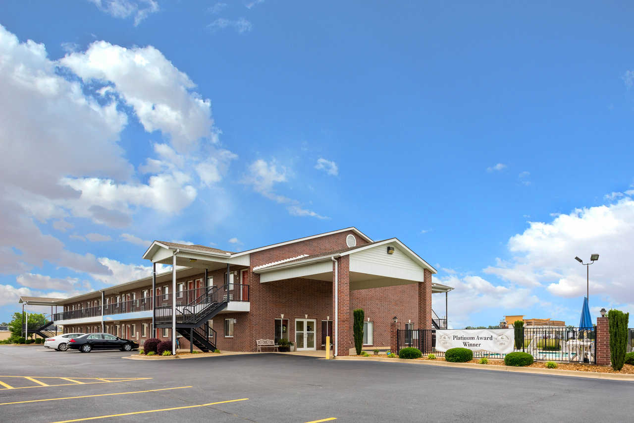 Econo Lodge  Inn & Suites Searcy