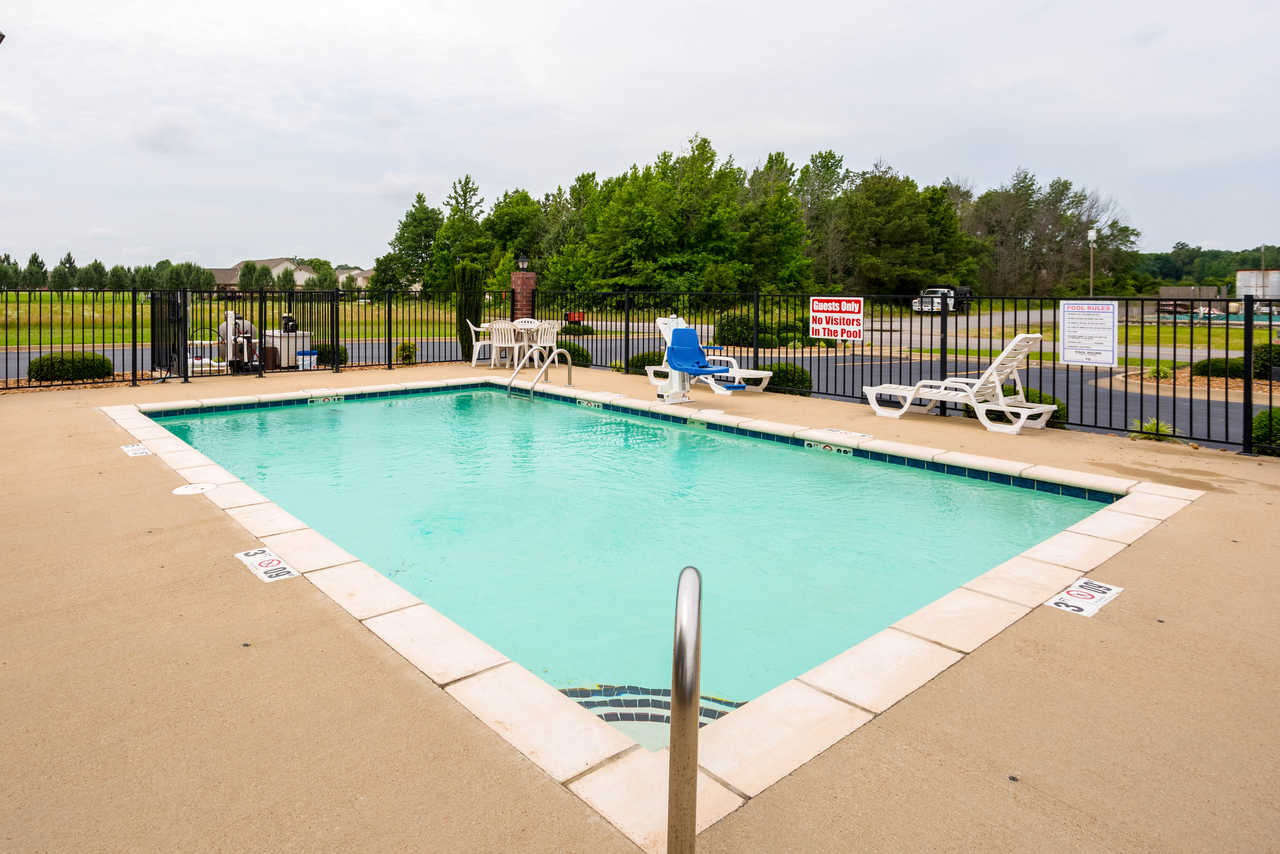 Econo Lodge  Inn & Suites Searcy