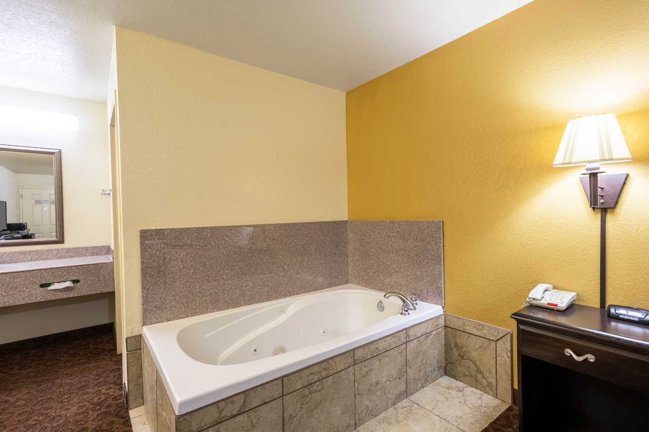 Econo Lodge  Inn & Suites Searcy