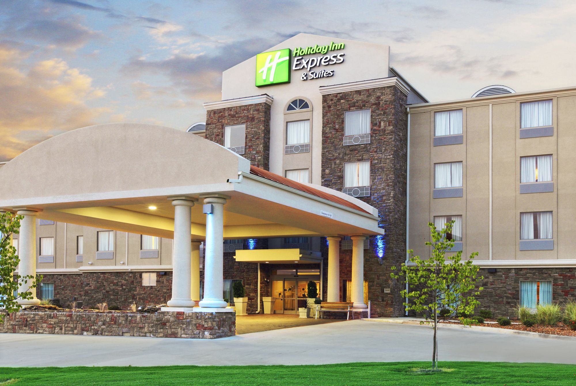 Holiday Inn Express Hotel & Suites Searcy