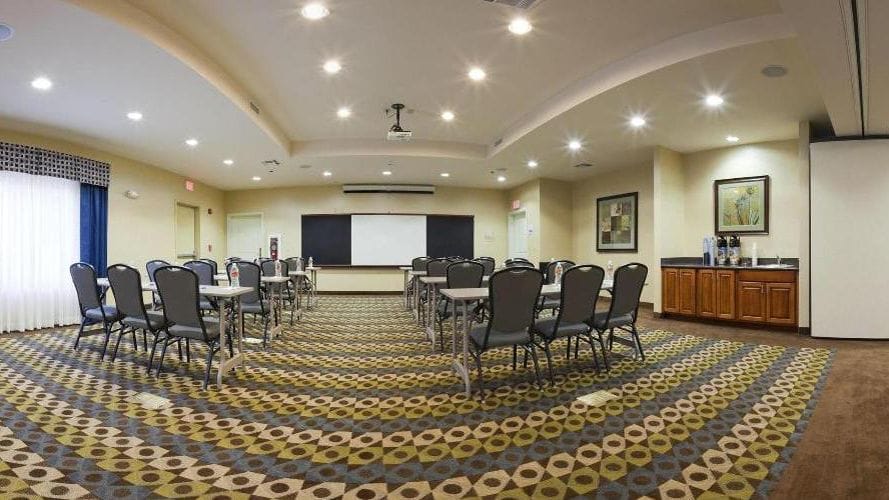 Holiday Inn Express Hotel & Suites Searcy