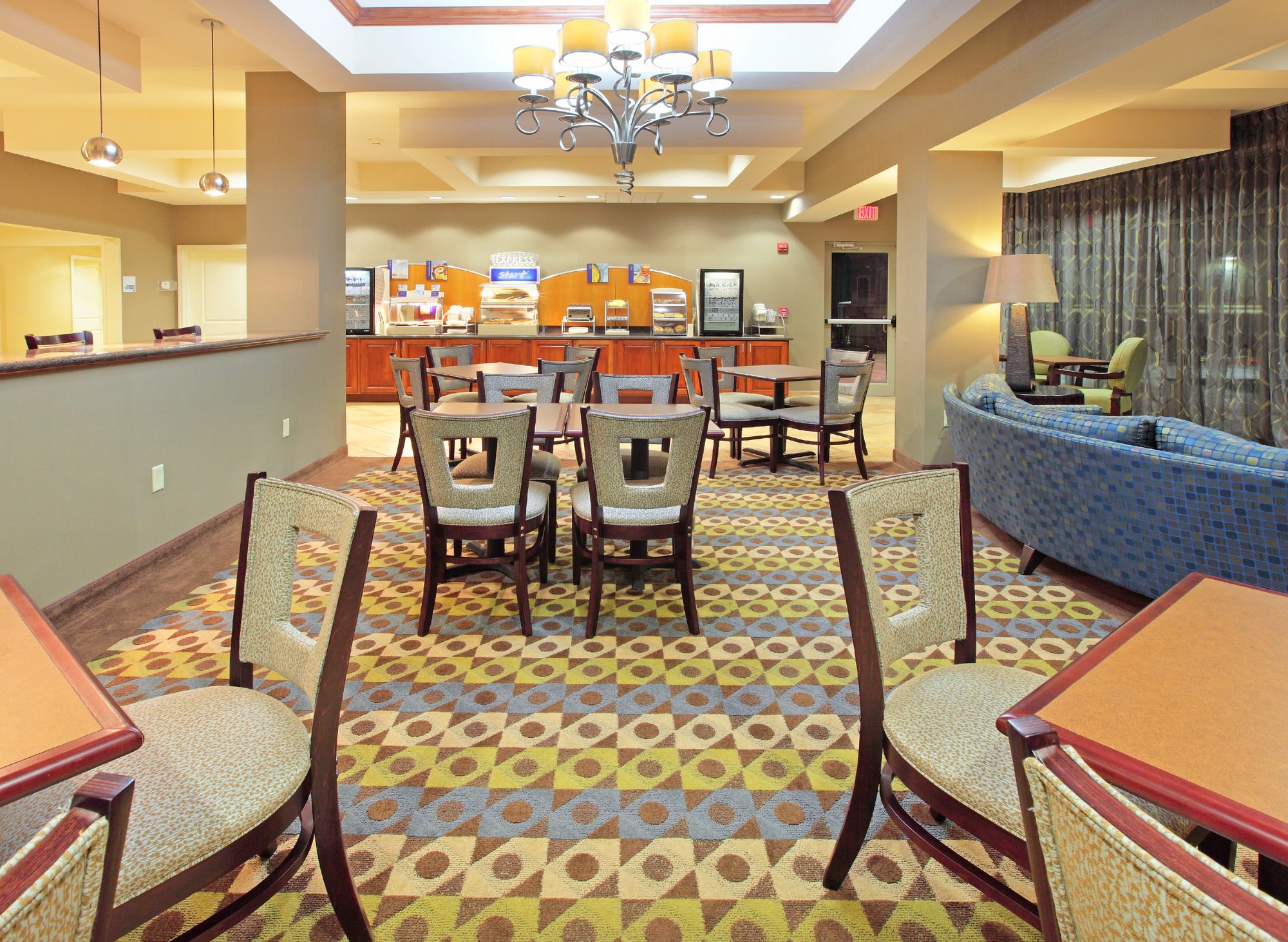 Holiday Inn Express Hotel & Suites Searcy