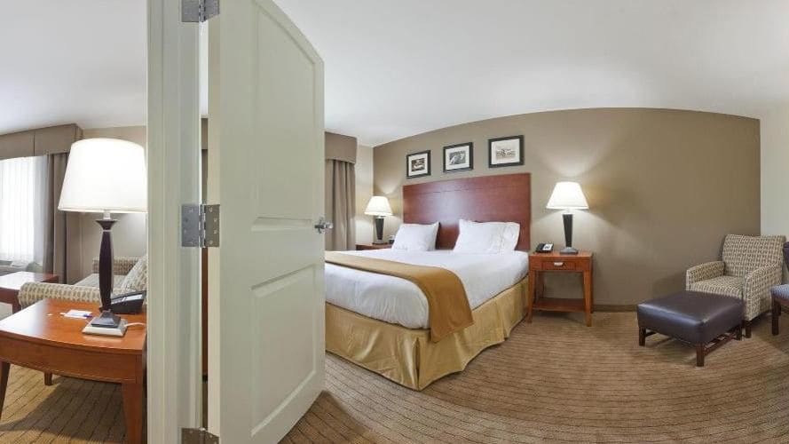 Holiday Inn Express Hotel & Suites Searcy