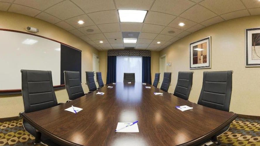 Holiday Inn Express Hotel & Suites Searcy