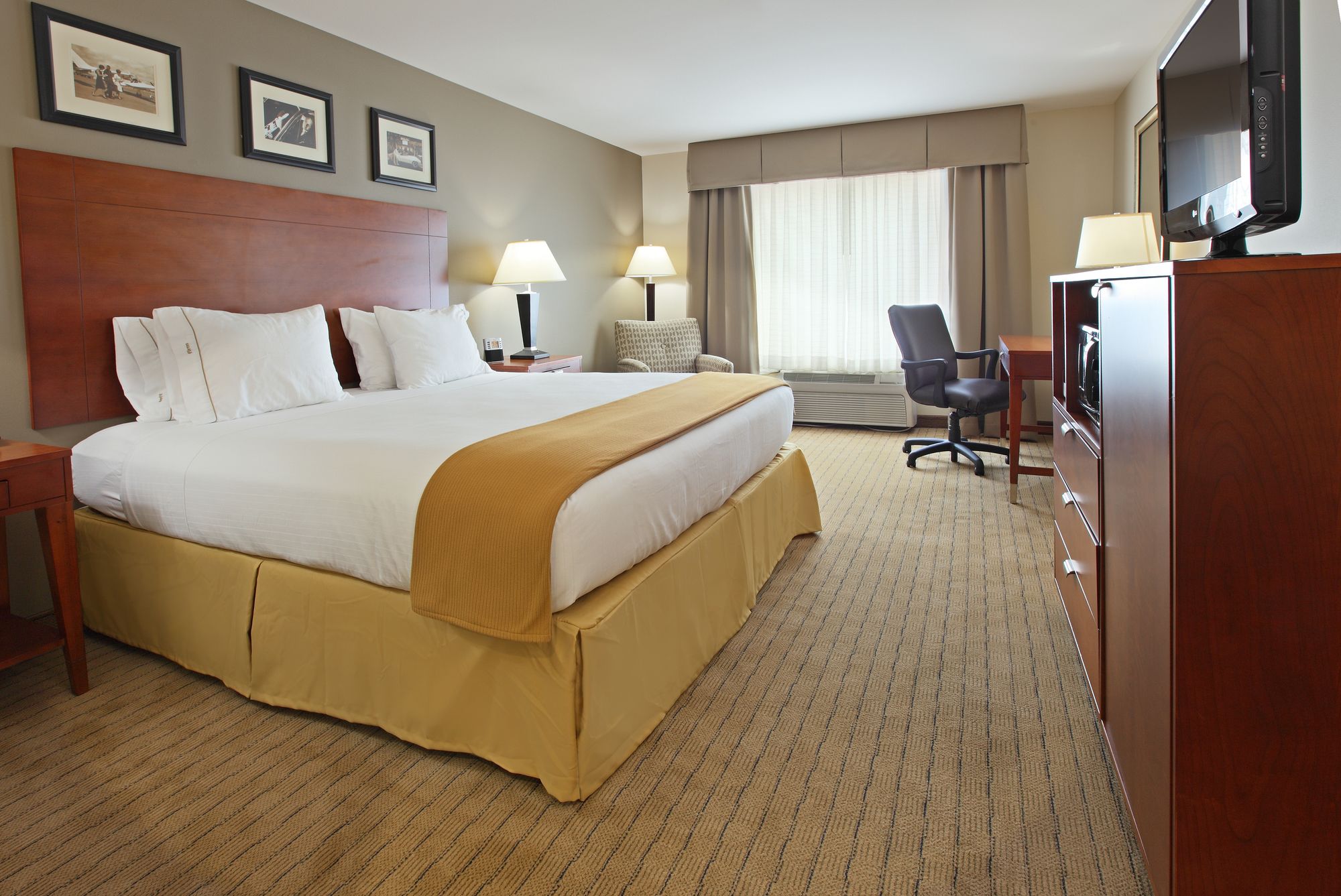 Holiday Inn Express Hotel & Suites Searcy