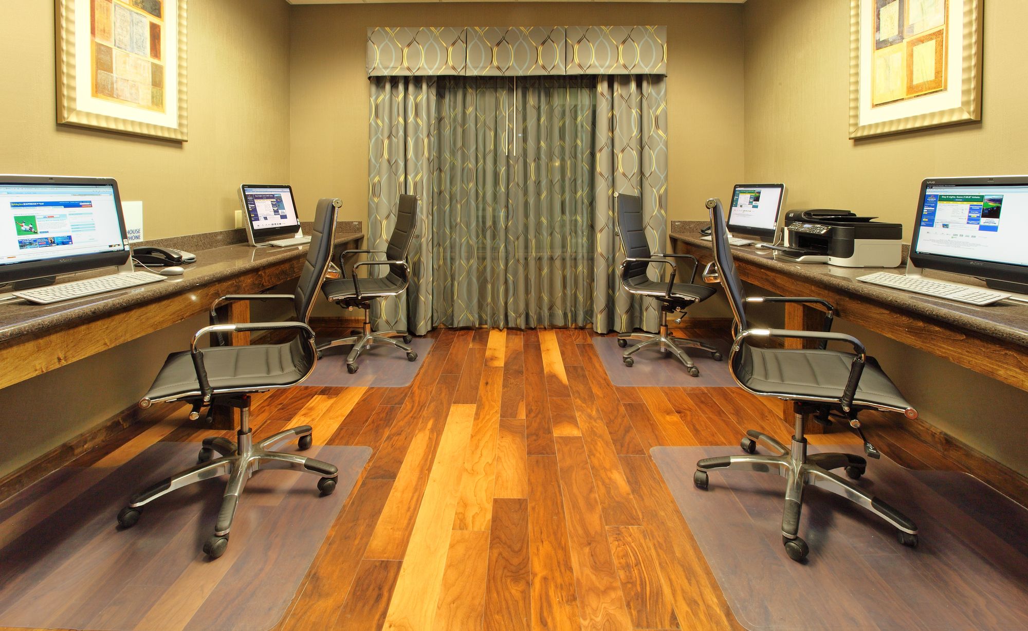 Holiday Inn Express Hotel & Suites Searcy