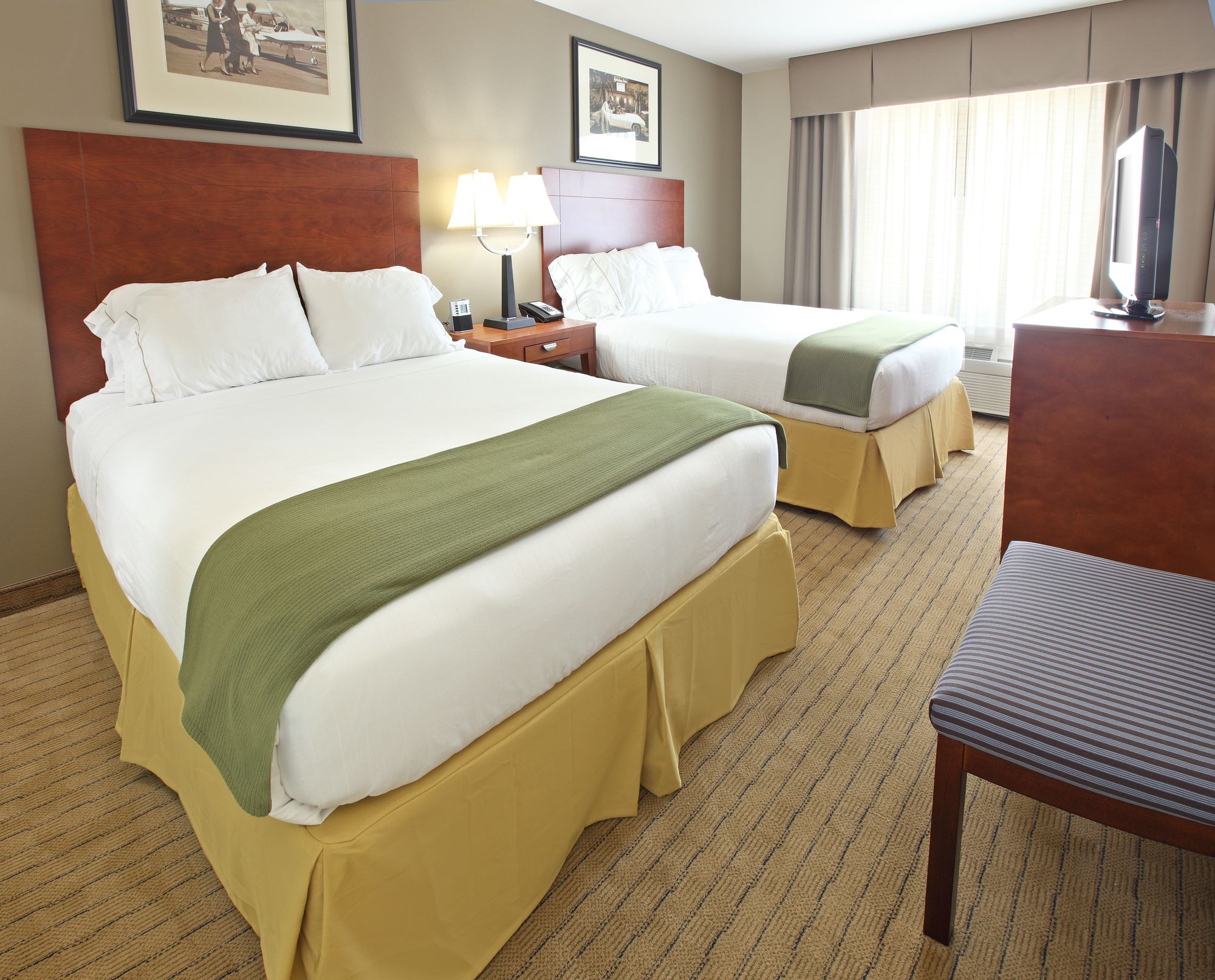 Holiday Inn Express Hotel & Suites Searcy
