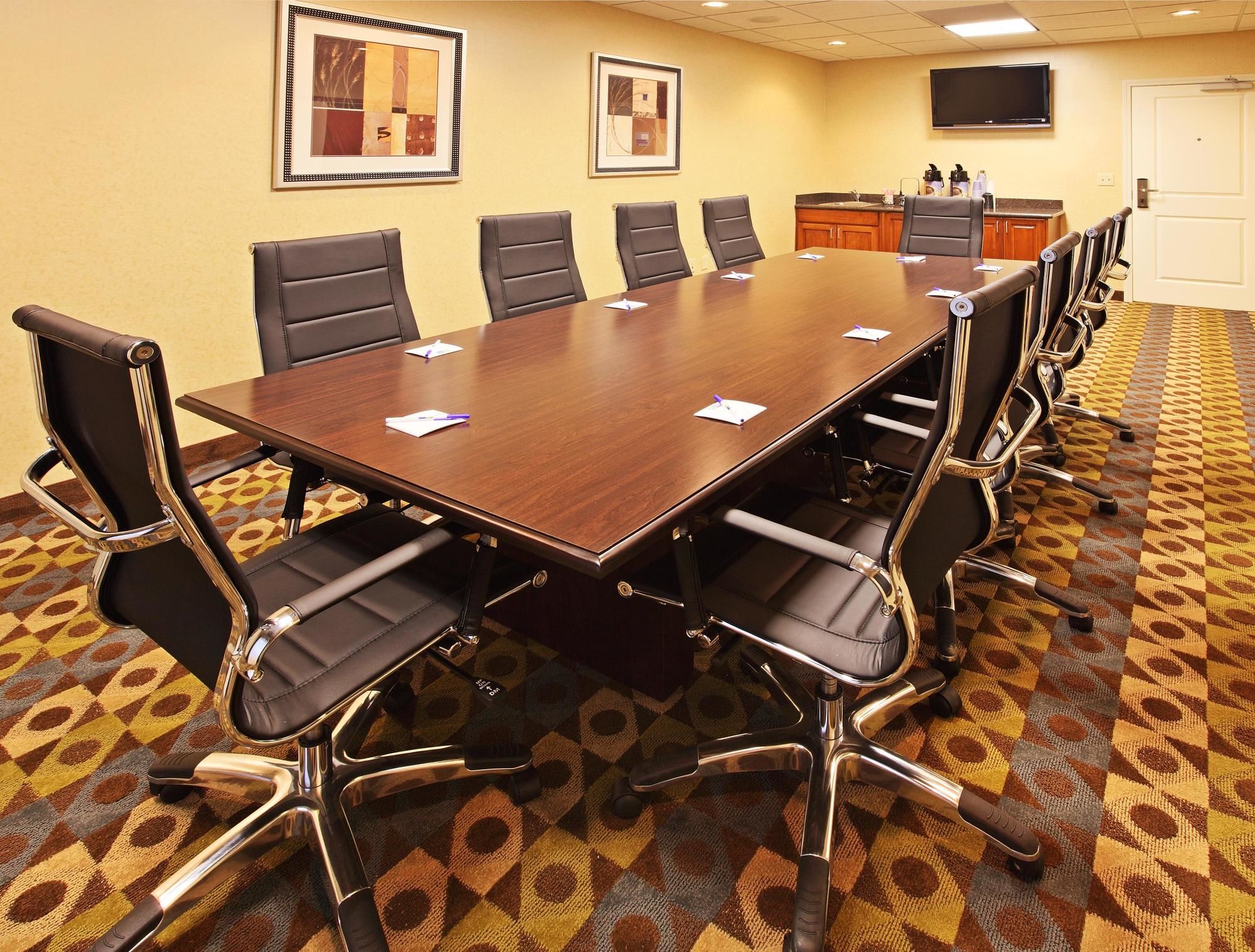 Holiday Inn Express Hotel & Suites Searcy