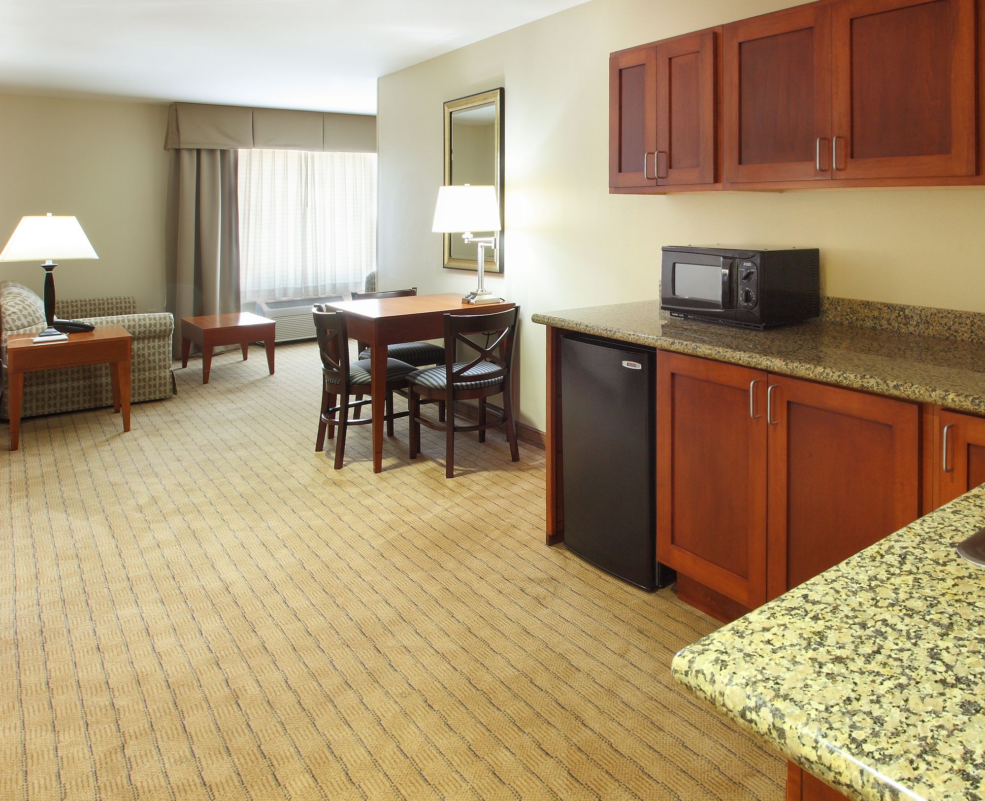 Holiday Inn Express Hotel & Suites Searcy