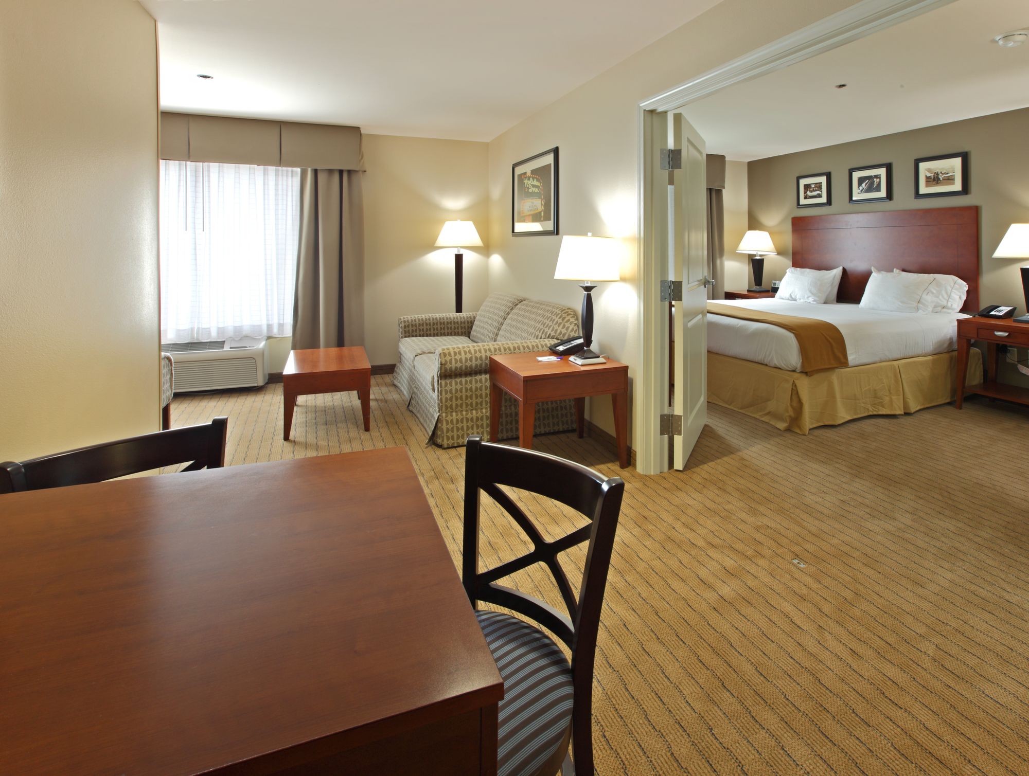 Holiday Inn Express Hotel & Suites Searcy