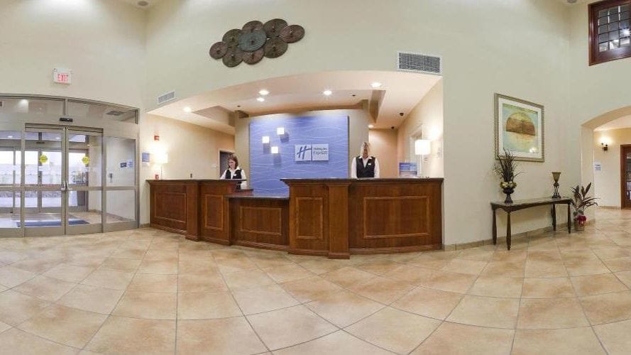 Holiday Inn Express Hotel & Suites Searcy