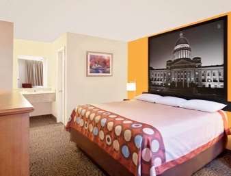 Super 8 by Wyndham Siloam Springs