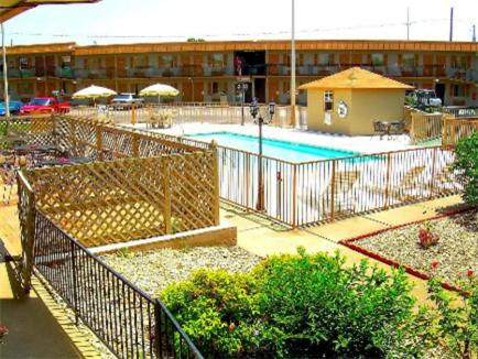 Executive Inn and Suites Springdale