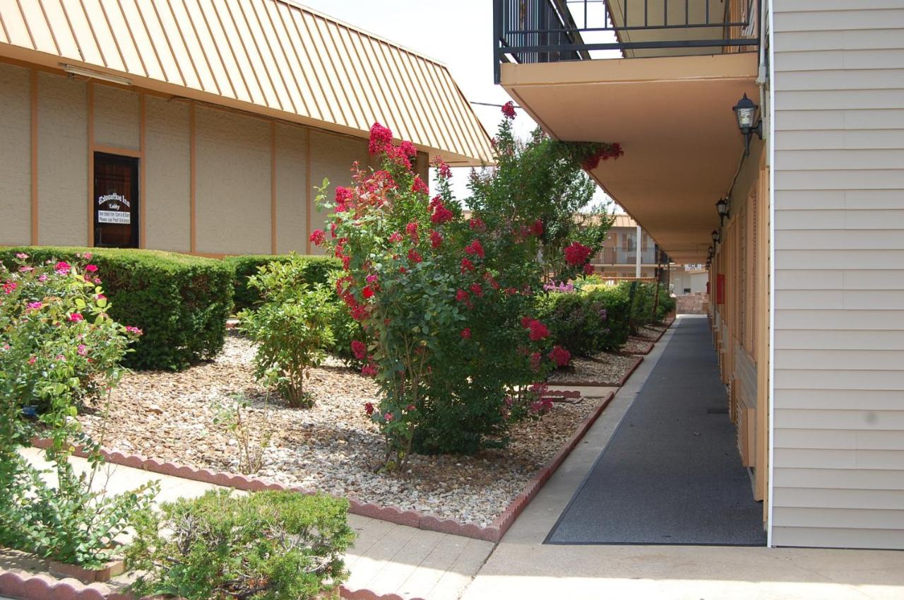Executive Inn and Suites Springdale