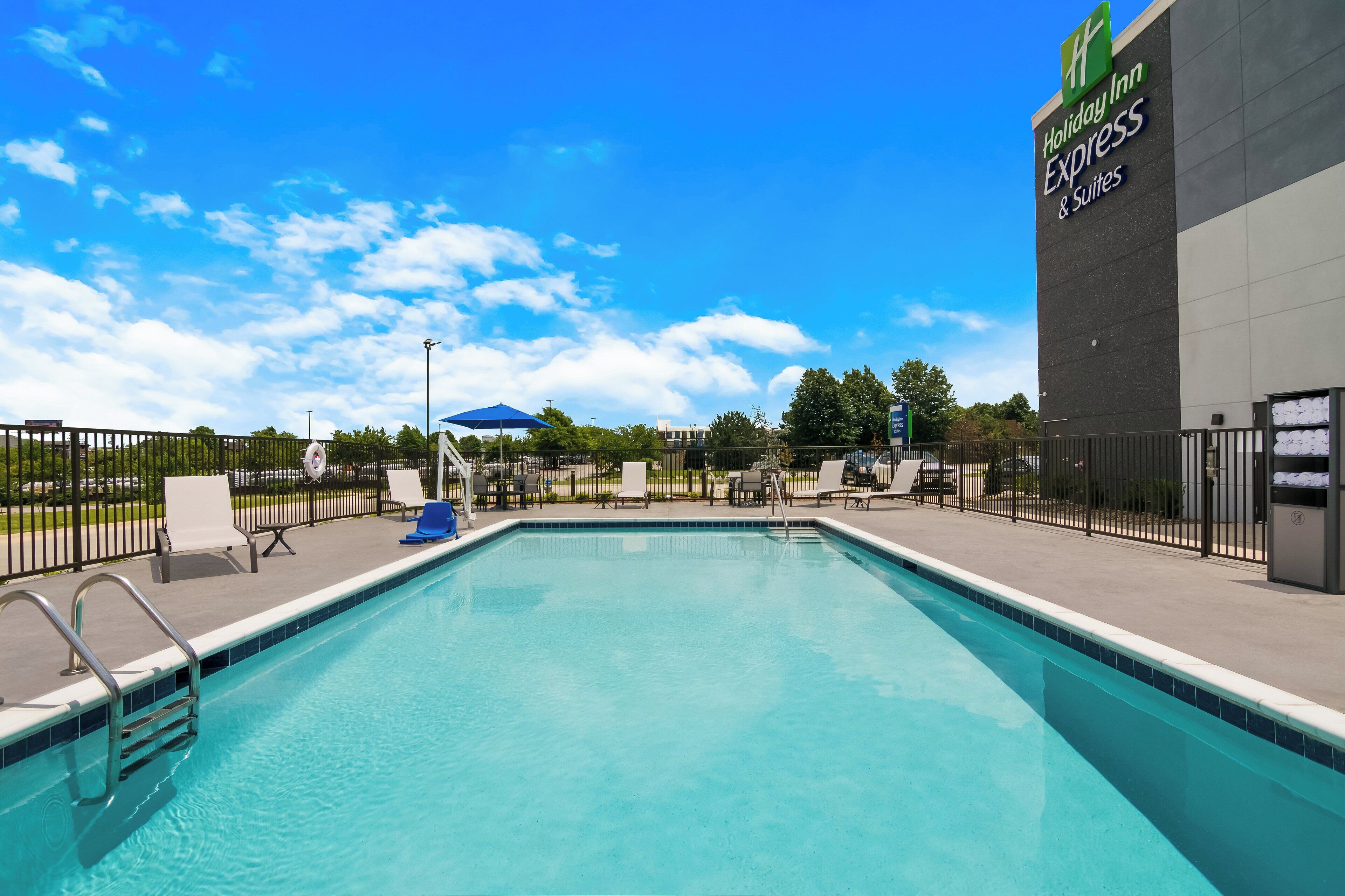 Holiday Inn Express & Suites Springdale Fayetteville Area