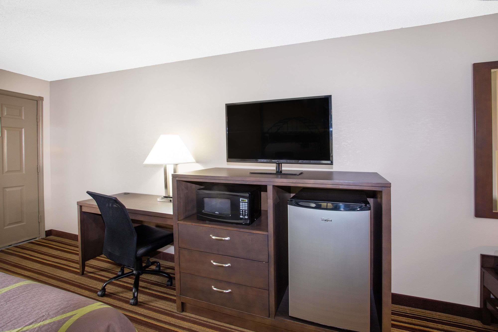 Super 8 by Wyndham Springdale AR