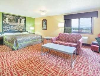Super 8 by Wyndham Van Buren/Ft. Smith Area