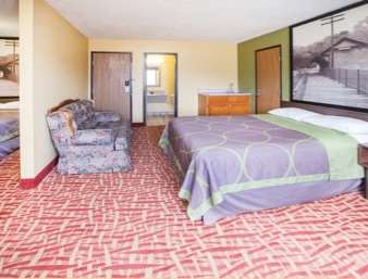 Super 8 by Wyndham Van Buren/Ft. Smith Area
