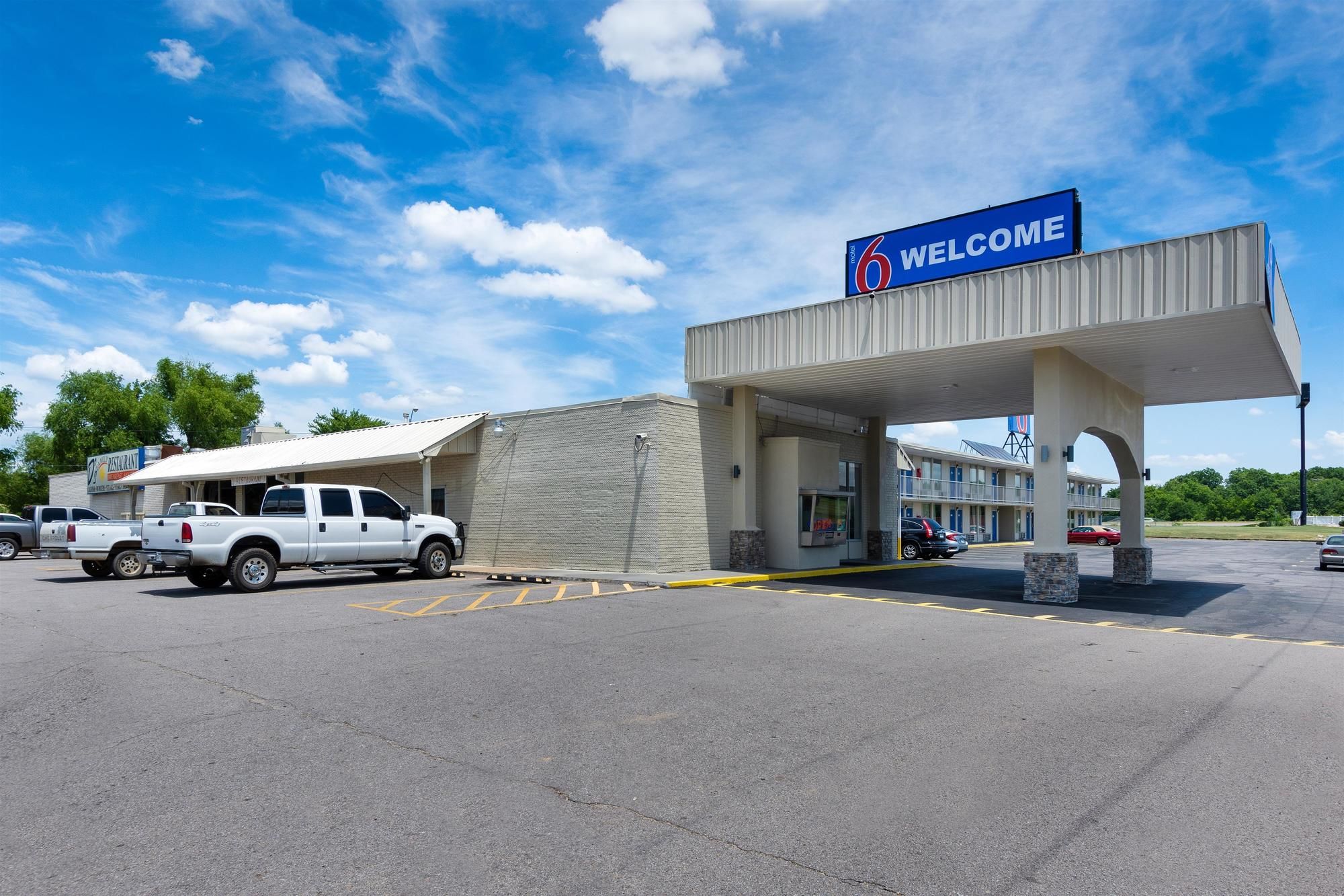 Motel 6 Van Buren
