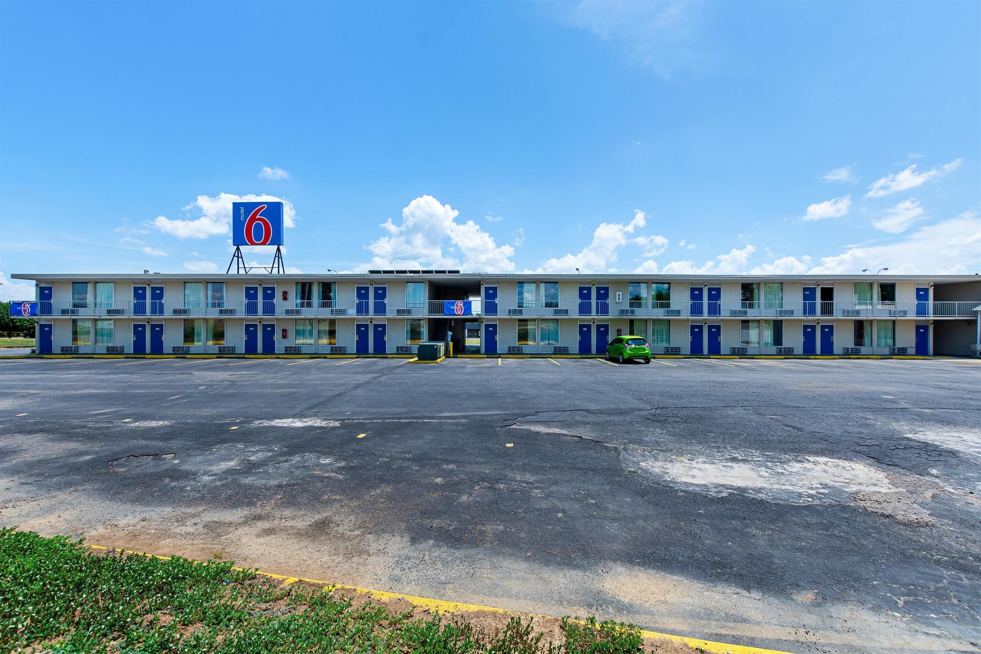 Motel 6 Van Buren
