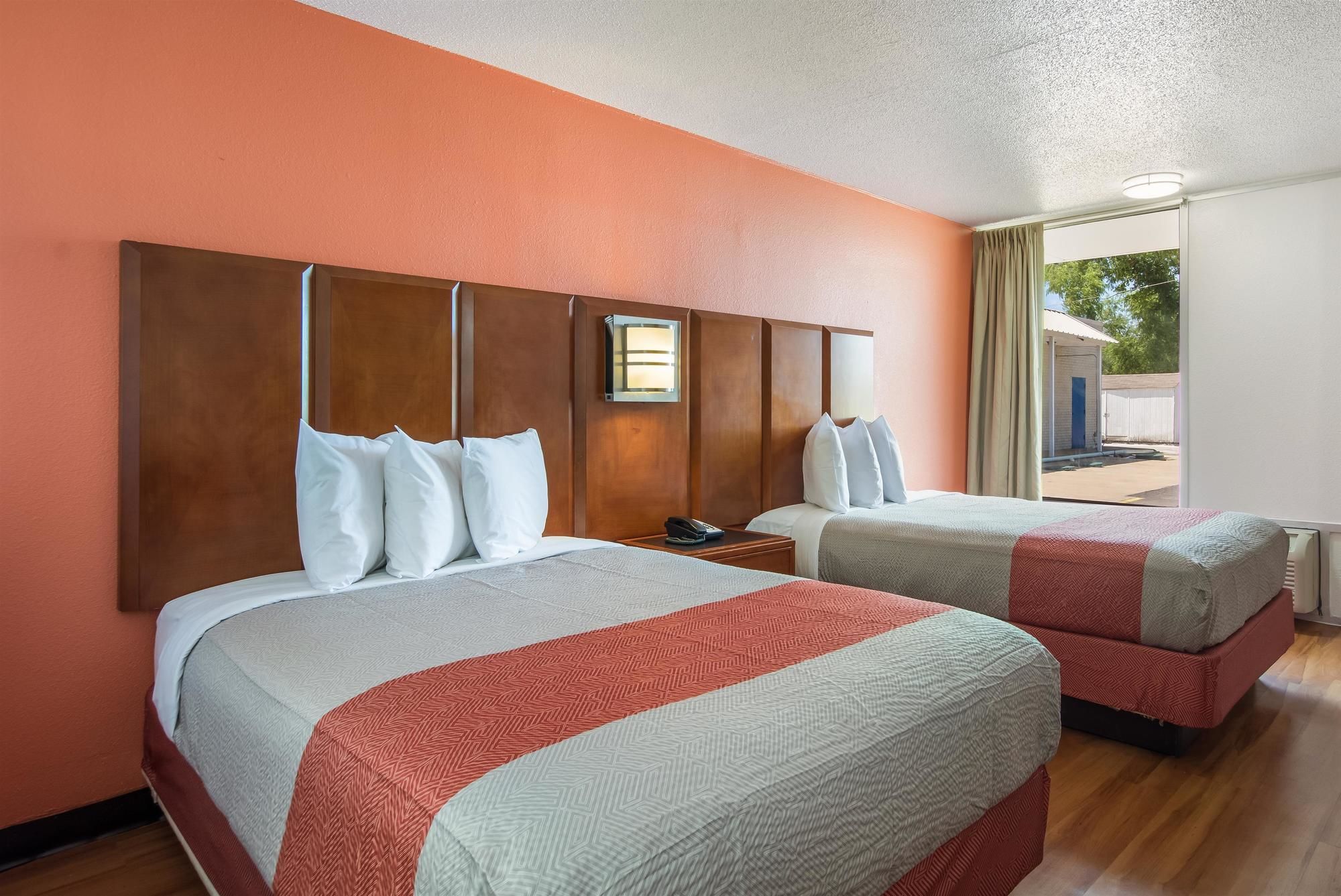 Motel 6 Van Buren