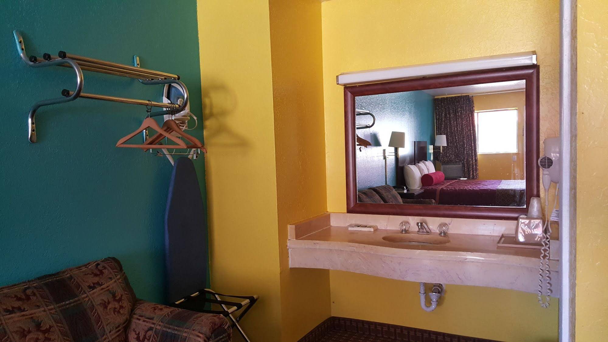 OYO Hotel Waldron AR - Hwy 71