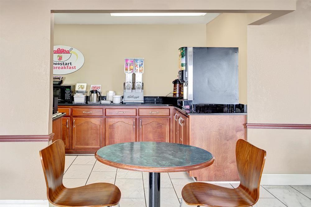Super 8 by Wyndham West Memphis