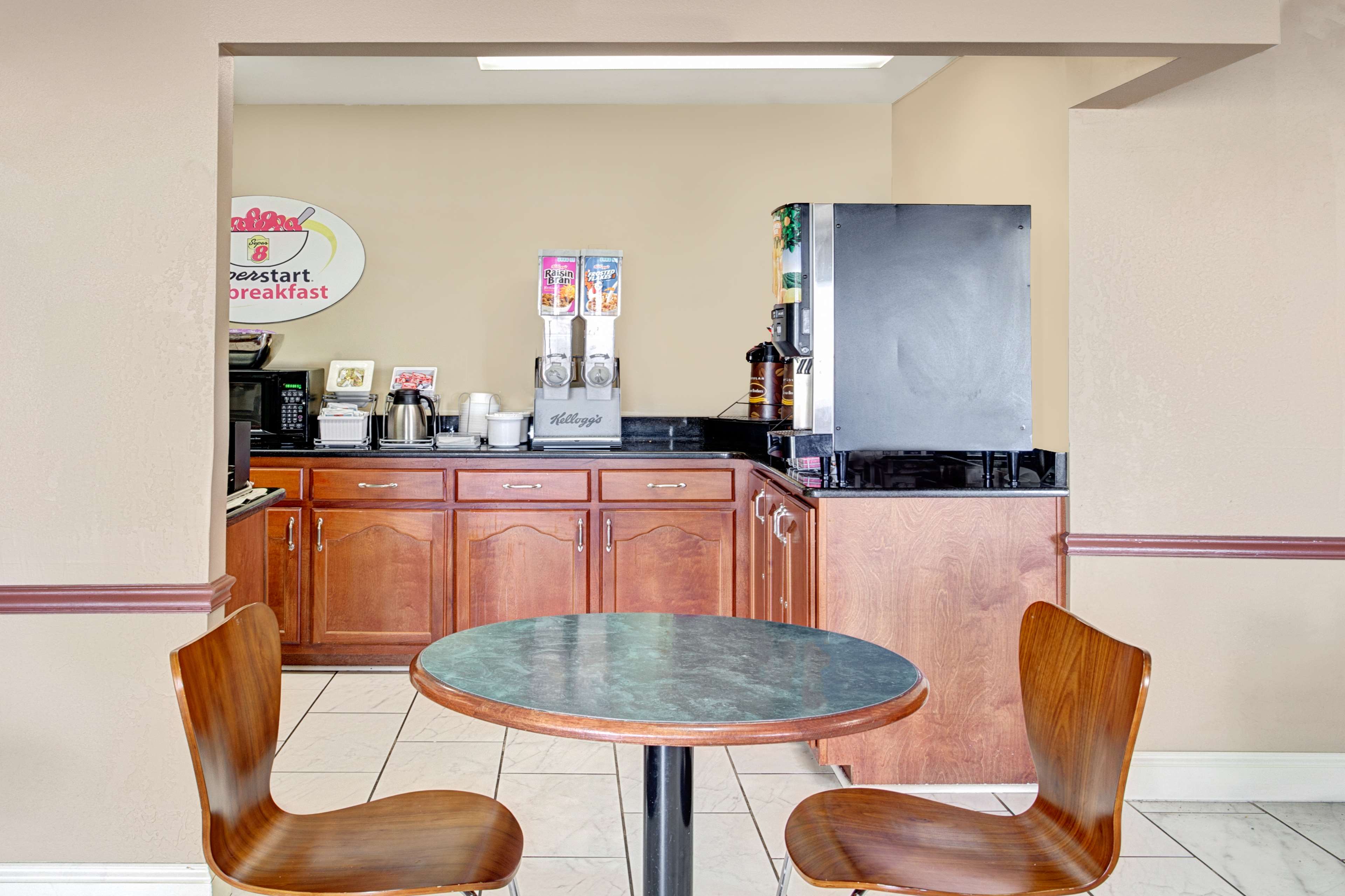 Super 8 by Wyndham West Memphis