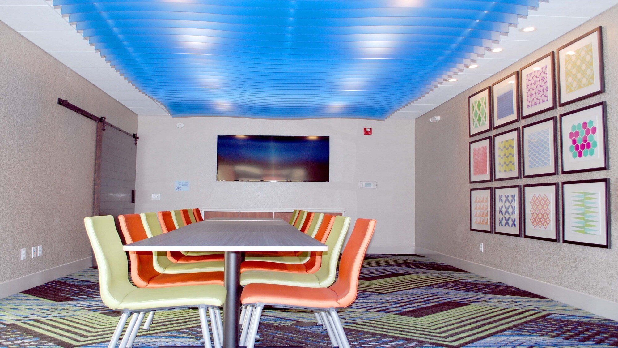 Holiday Inn Express & Suites White Hall