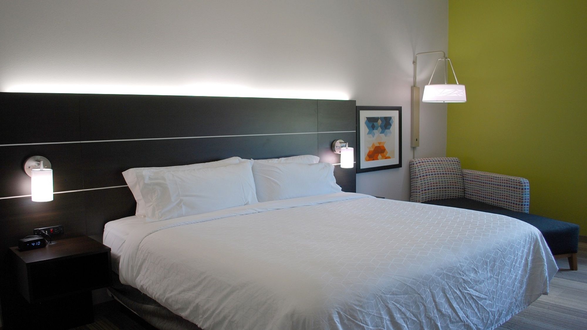 Holiday Inn Express & Suites White Hall