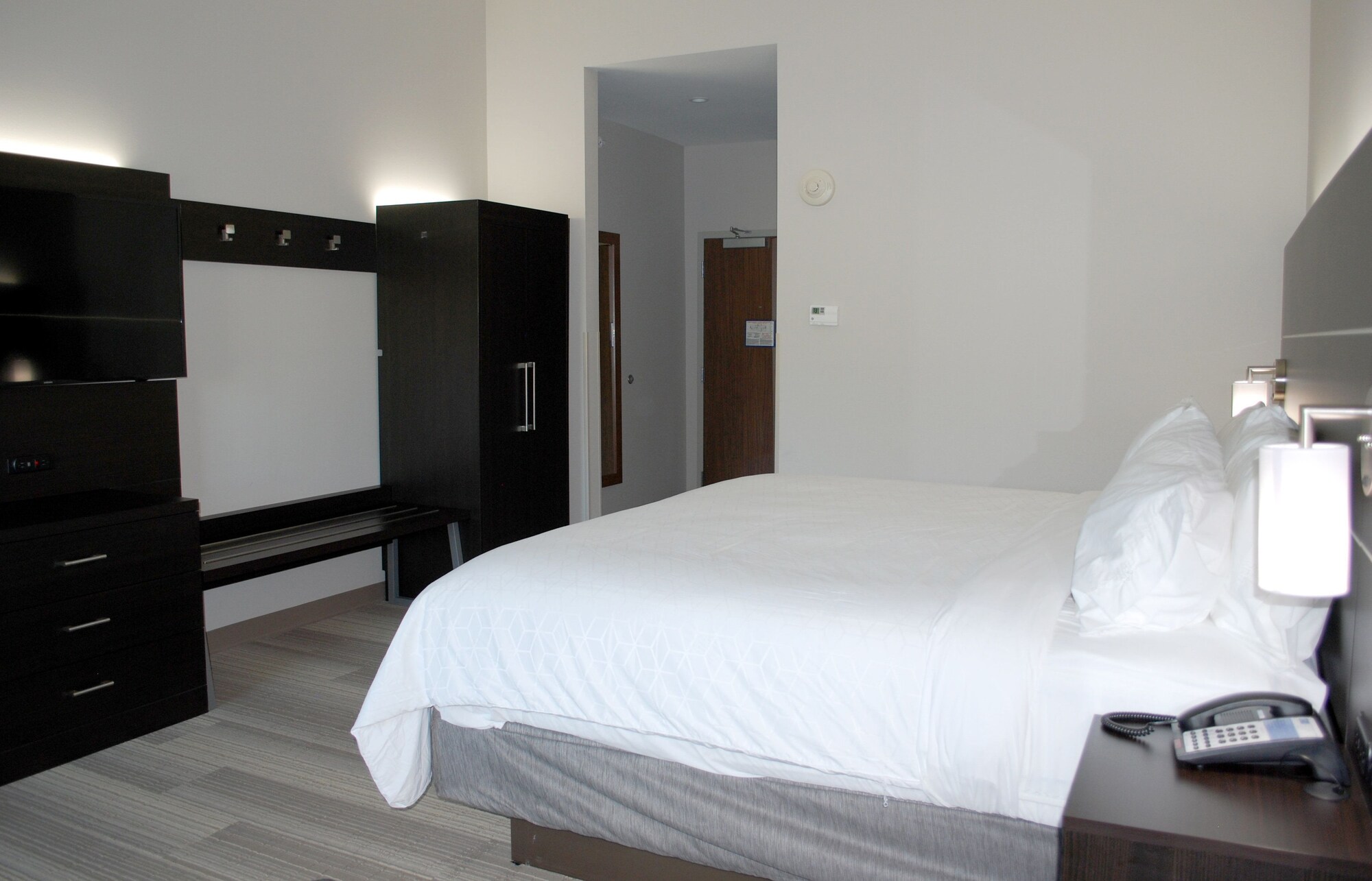 Holiday Inn Express & Suites White Hall