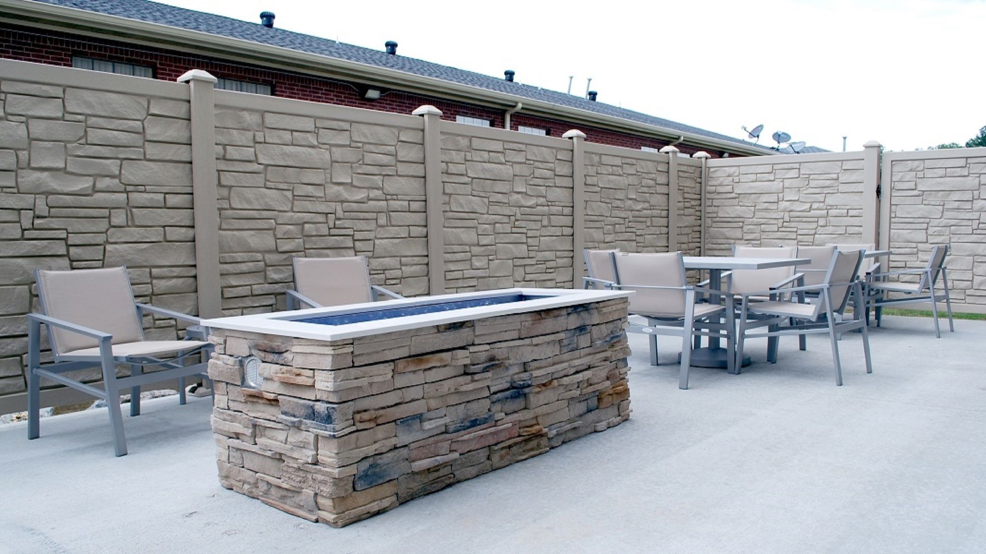 Holiday Inn Express & Suites White Hall
