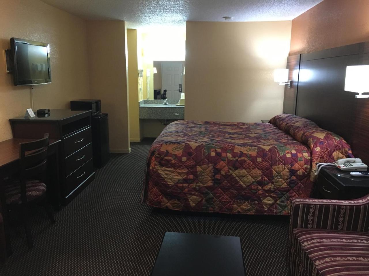 Redwood Inn and Suites