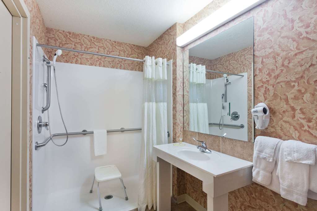 Days Inn & Suites by Wyndham Wynne