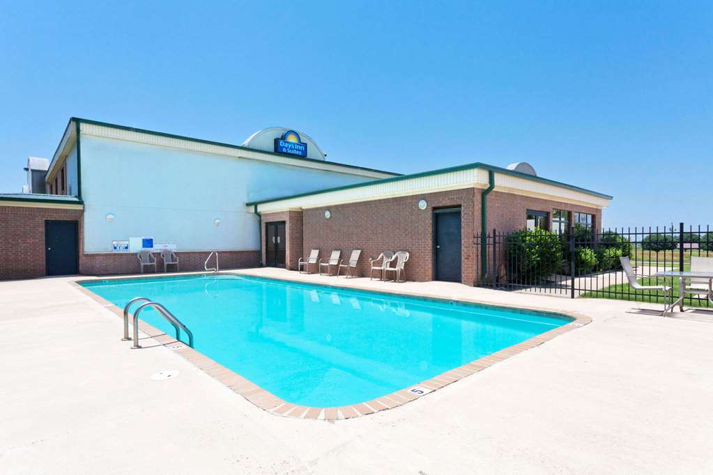 Days Inn & Suites by Wyndham Wynne