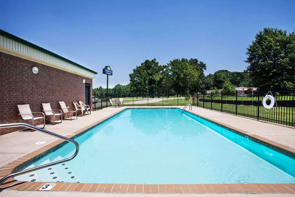 Days Inn & Suites by Wyndham Wynne