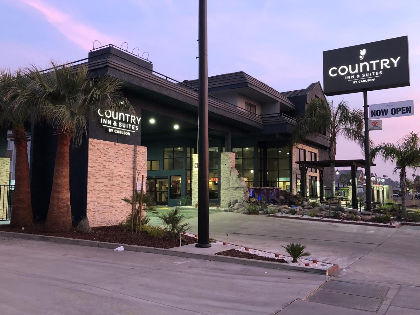 Country Inn & Suites by Radisson, Bakersfield, CA