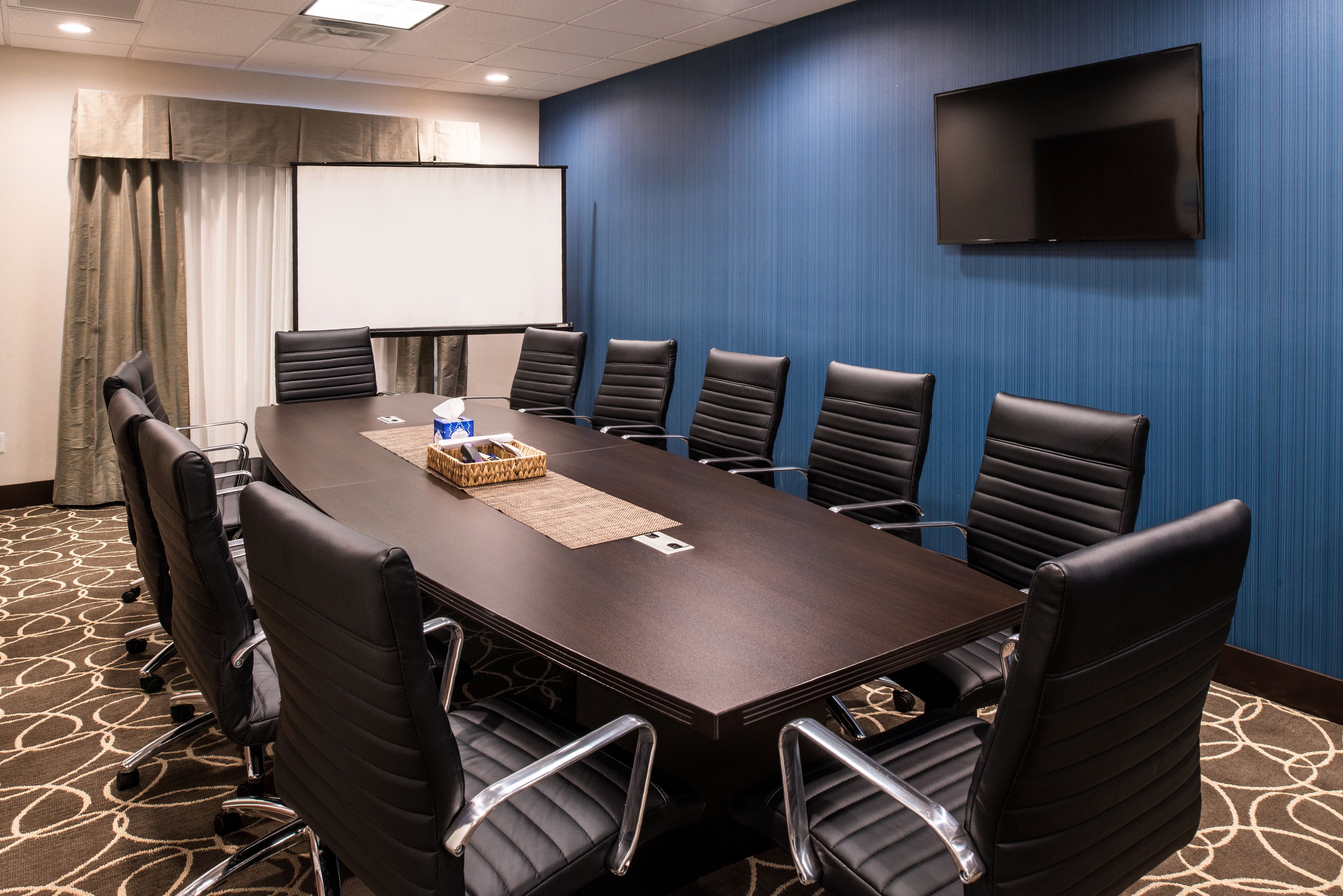 Holiday Inn Express & Suites Bakersfield Airport