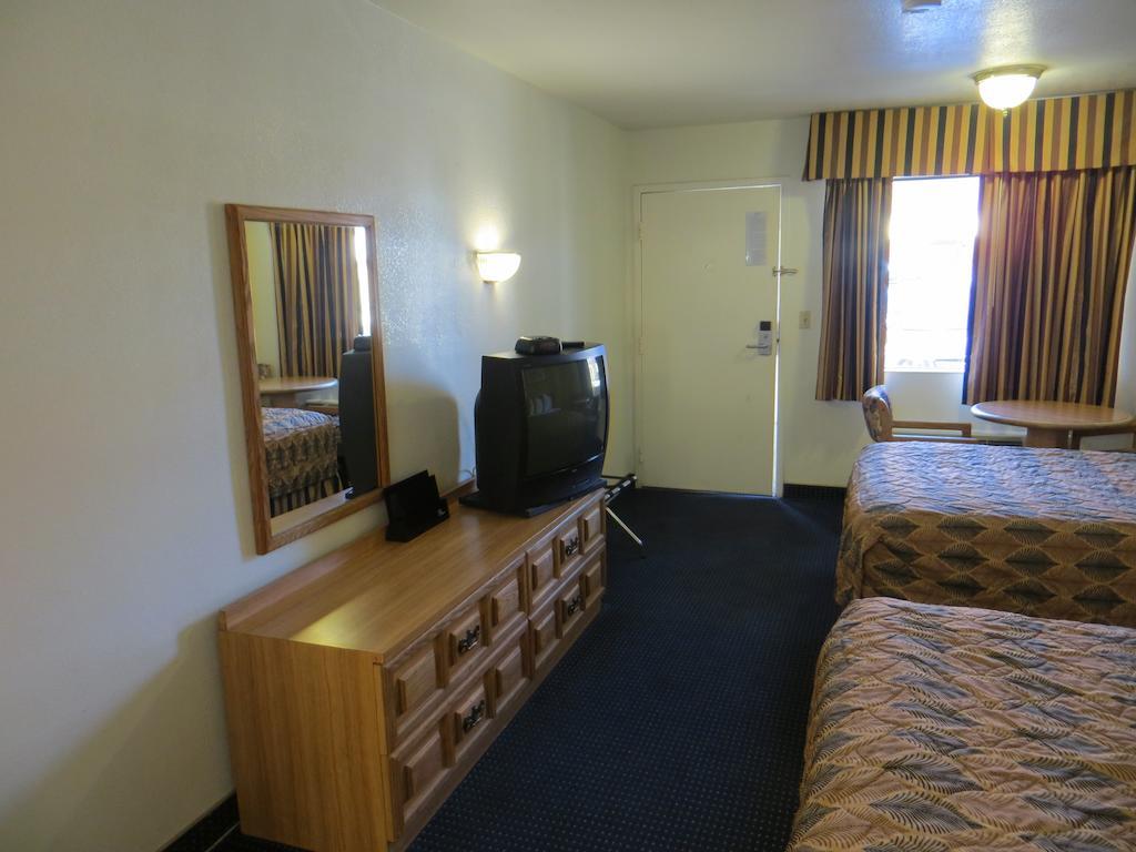 Travelodge by Wyndham Banning CA Near Casino/Outlet Mall