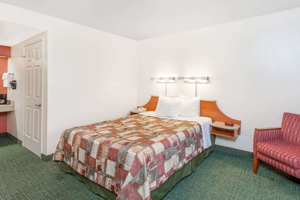 Motel 6 Barstow, CA – I15 And Lenwood Road