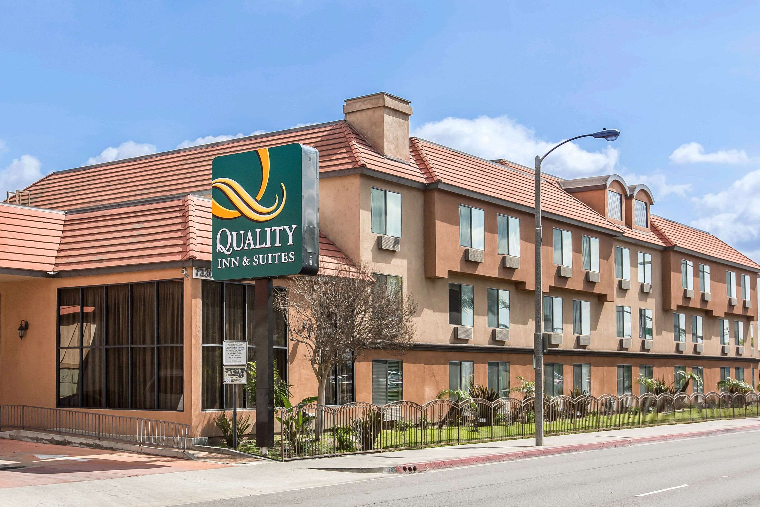 Quality Inn & Suites Bell Gardens